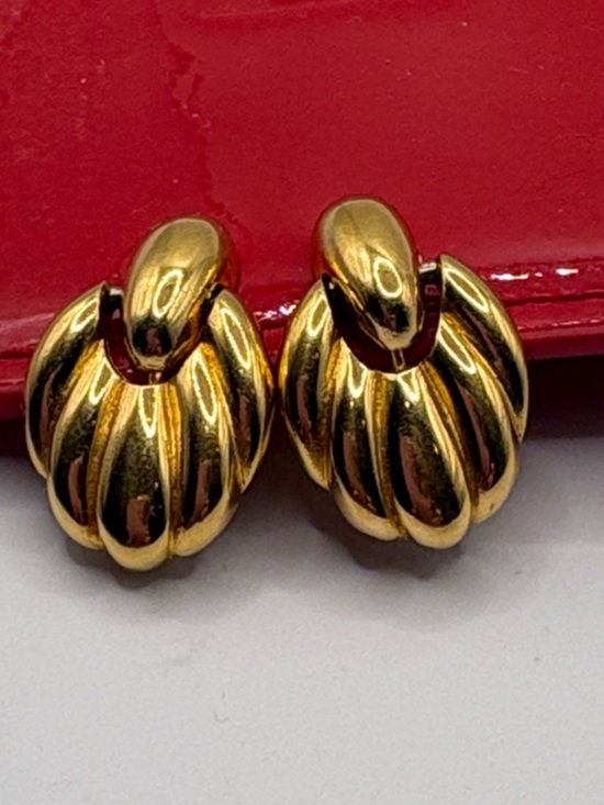 Givenchy Jewelry - Vintage 1981 Givenchy Gold Plated Ribbed Scalloped Clip On Earrings
